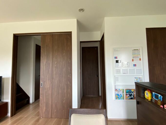 ダイニングから見た洗面所