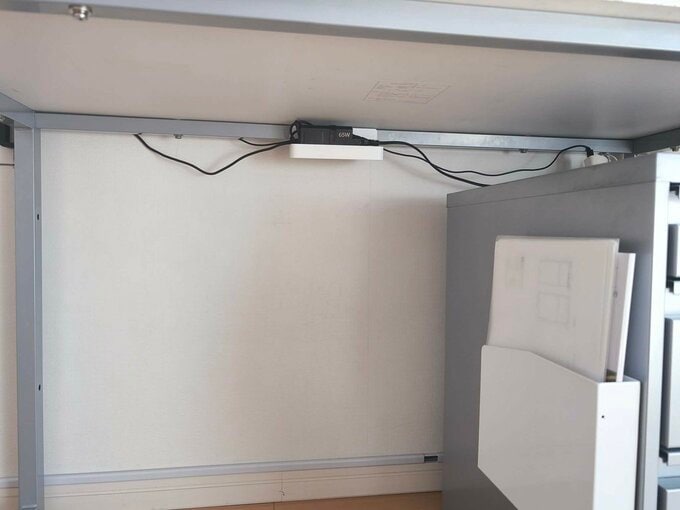 コードを浮かせる収納