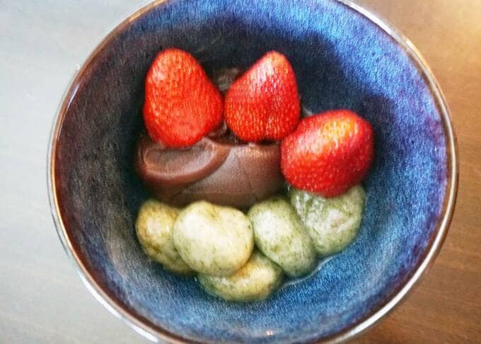 容器に和スイーツ