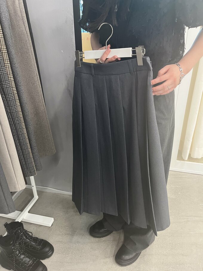プリーツミディスカート