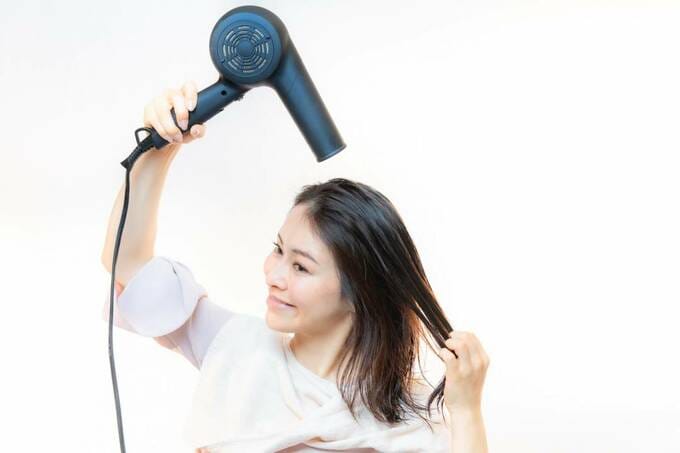 上から風を当てる