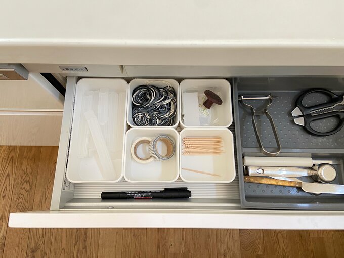キッチンの浅くて使いにくい引き出しをダイソーアイテムで使い切る