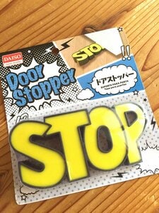 ロゴがかわいいドアストッパー見つけた！