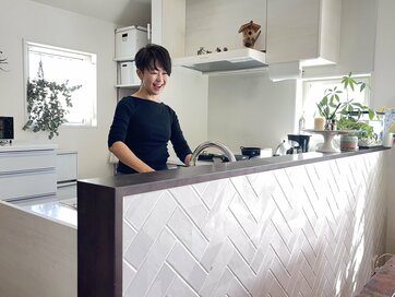 理想のキッチンに「腰壁」を採用する3つのメリット。散らかりを隠せて価格も安い