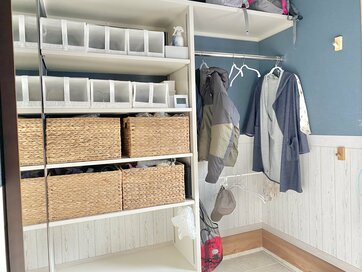 残念な玄関、後悔先に立たず。外から部屋が丸見え、西日でドアが反る…