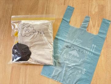 旅行の着替えを入れるのに便利なジッパーつき袋。帰宅後の再利用アイデア