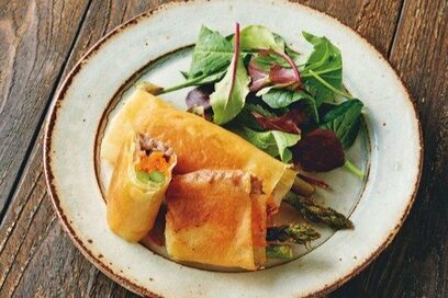 豚肉と野菜を味わう春巻きレシピ。おしゃれに見える巻き方のコツも