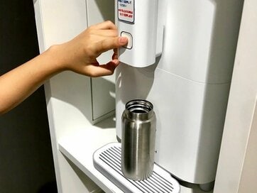 無印良品やイケアも。無料給水スポット活用でペットボトル代を節約