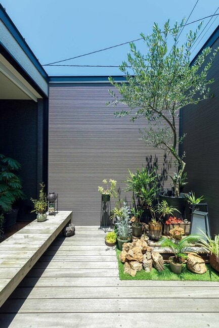 バルコニーに休憩できるベンチを設置