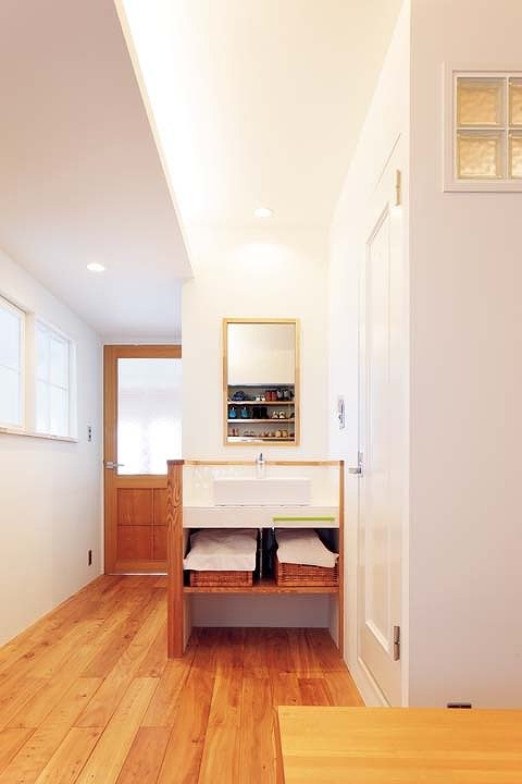 玄関ホールの一角に設置した洗面台