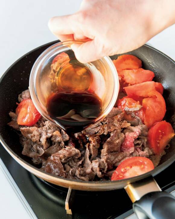 中華の黄金比ダレを加えてさっと炒める