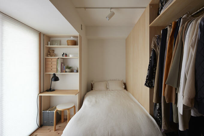 可動式家具で仕切った長女の部屋