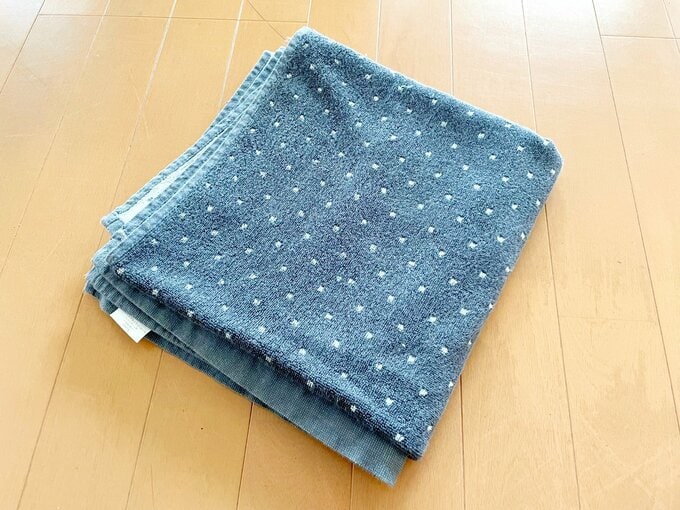 底にバスタオルや毛布を敷くと動かしやすくなる