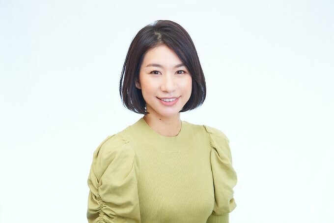 ふんわりシルエットの女性