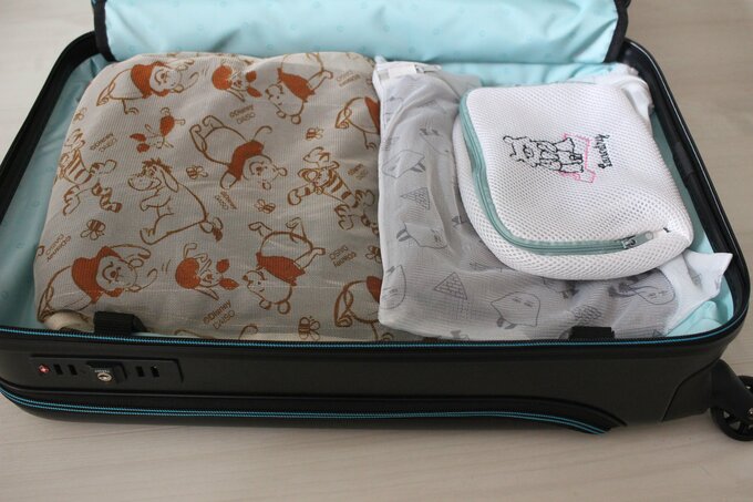 衣類を洗濯用ネットに入れて持ち運ぶ