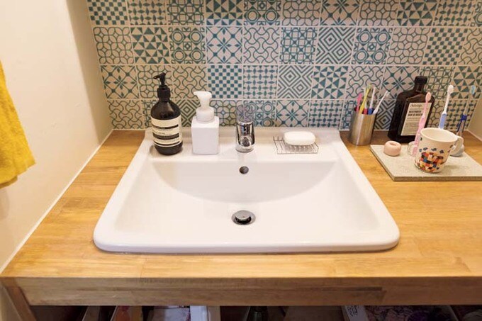 シンプルな洗面台はオリジナル