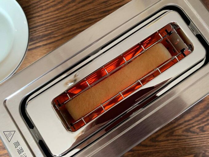 焼かれているパン