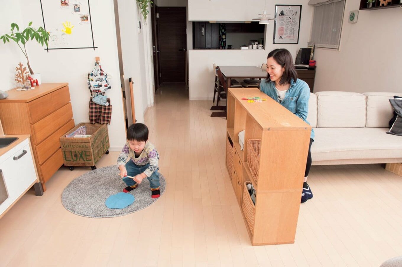 [写真](1ページ目)リビングすっきり！棚を間仕切りにするワザ | ESSEonline（エッセ オンライン）