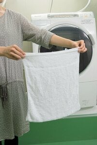 反対側を持ち、さらに10回ふりさばく