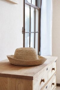 夏のファッションアイテムは置くだけで夏らしい印象