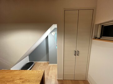 新居に個室は無理…代わりに、夫と妻に専用の収納スペースをつくったら大満足に