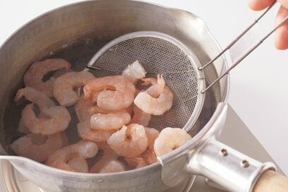 エビや貝類は、水に漬けて冷凍が正解！解凍いらずで調理できる技あり保存術