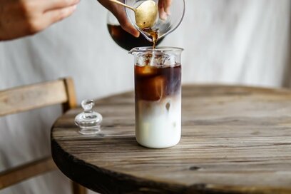 ビシッと決まれば、いいことあるかも!? 失敗しないツートンアイスコーヒーのつくり方