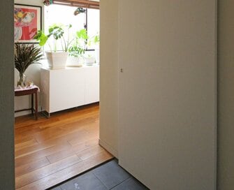 玄関の間取り事例集：造作収納やクローゼットをプラス、いつまでも快適に