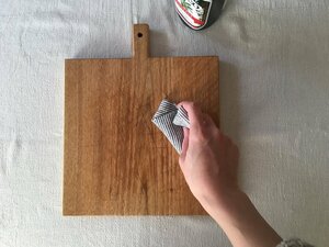 油っぽいものなど、汚れが強い場合は中性洗剤で優しく洗って大丈夫です。