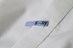 クリーニングのタグはつけたままにする