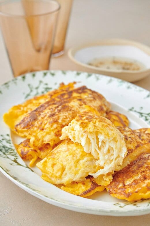 ふんわりと焼いた卵焼きの中にシャキッとした大根が入っている