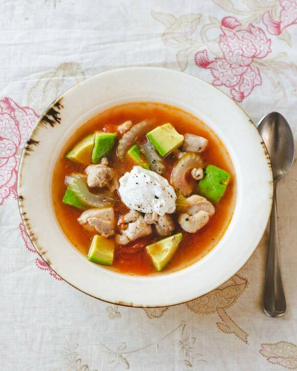 鶏肉とアボカドのトマトヨーグルトスープ上からの様子