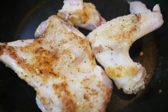 表面がきつね色になるまでソテー