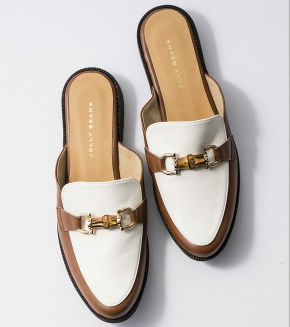 きちんとコーデにも合うローファー風スリッパ