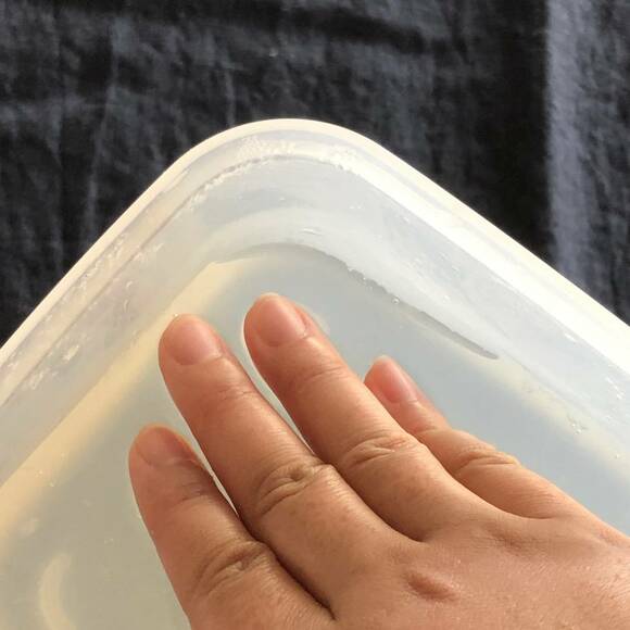 押してできた隙間の様子