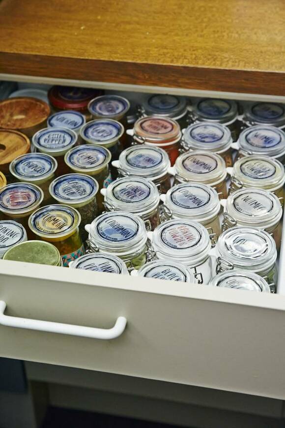 たくさんのハーブやスパイスをいつもストック