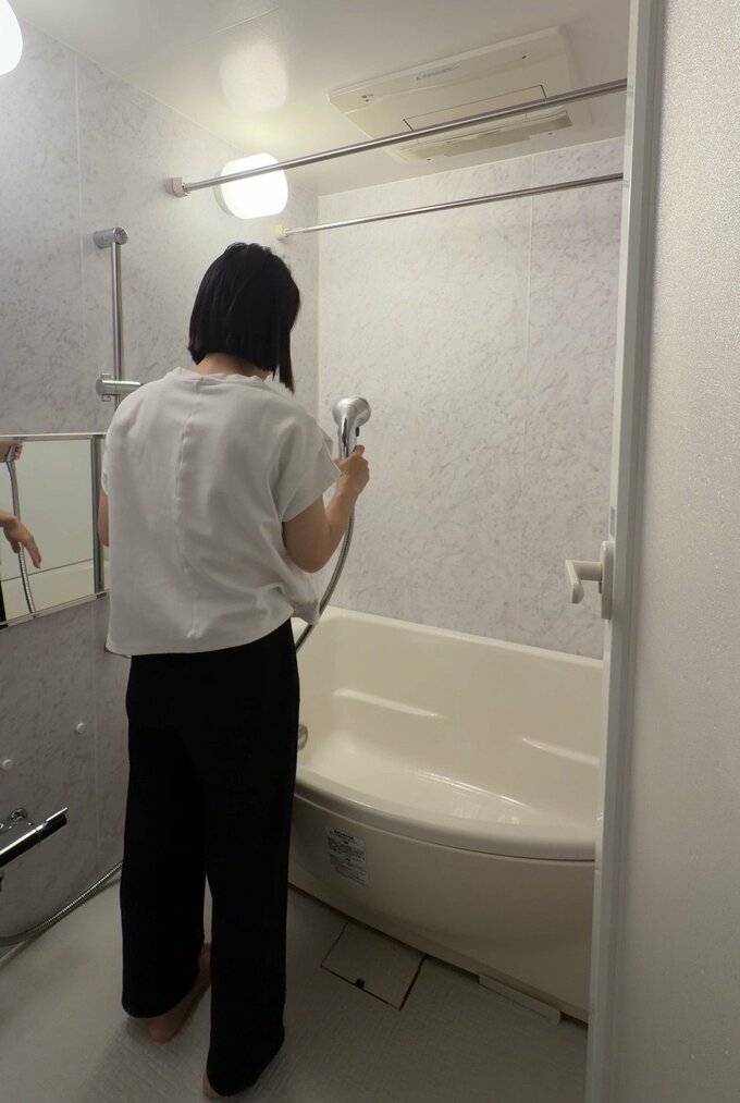お風呂を掃除しているところ