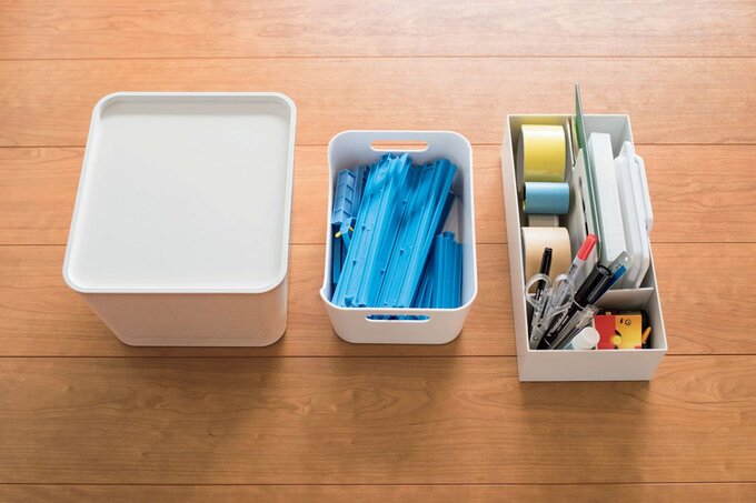 箱にガムテープなどを収納