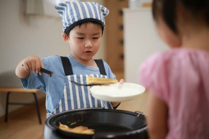 お料理をする子ども