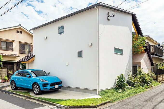 敷地の北側は駐車スペースに活用