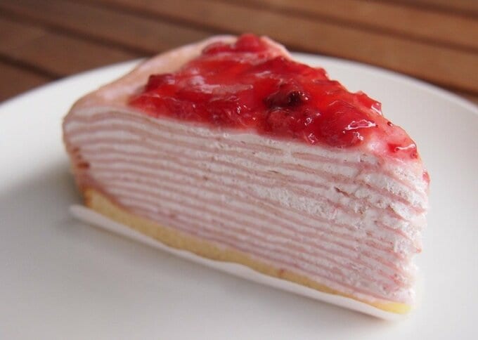 苺のミルクレープ
