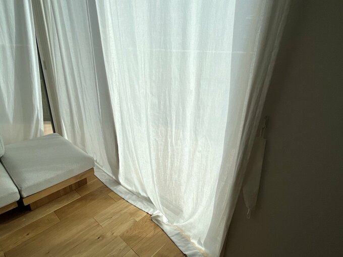 垂れ下がったカーテン