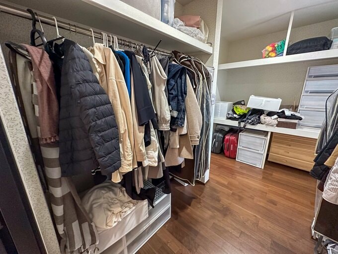 ウォークインクローゼットの収納の様子