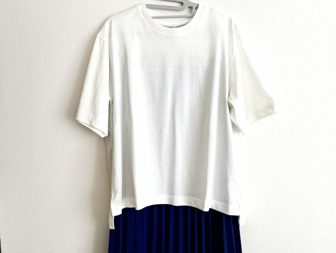 白Tシャツを着ても体操服っぽくならない! 体型カバーもかなう万能アイテム