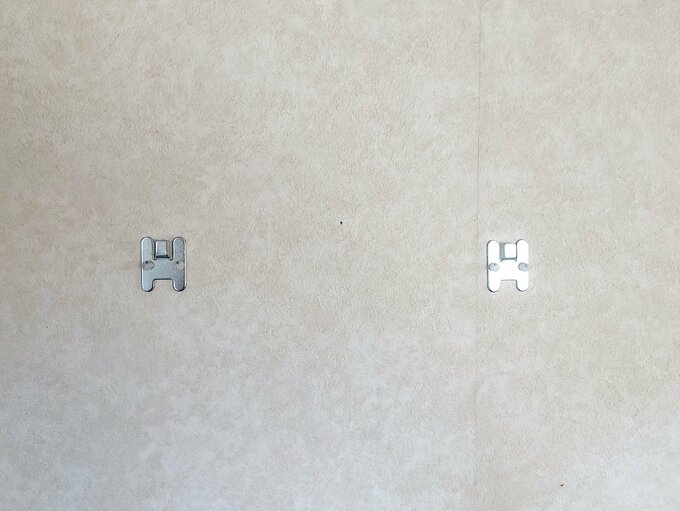 付属の石膏ボード用ピン