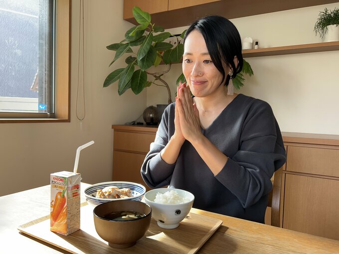 ESSEフレンズエディター・KEACONさんも早速試飲!