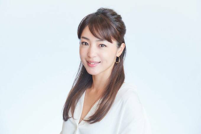 ハーフアップ女性