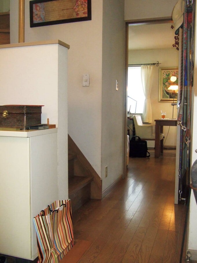 玄関とLDKをつなぐ廊下の途中にあった階段