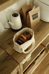 ミニトートとカゴを組み合わせて小物入れに