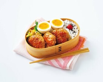 おうちに“アルモンデ”つくる弁当。「ごろっと豚バーグとコールスロー」レシピ